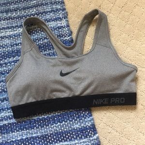 🏃‍♀️ Nike Pro 🏃🏿‍♀️ Dri-FIT Sports Bra